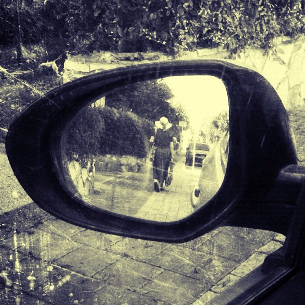 HELP!!! I'm haunted by ladies with round hats! I see them everywhere I go! Am I in the twilight zone of round hats?